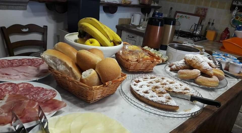 Il Casale Del Generale Bed & Breakfast อาเจโรลา ภายนอก รูปภาพ